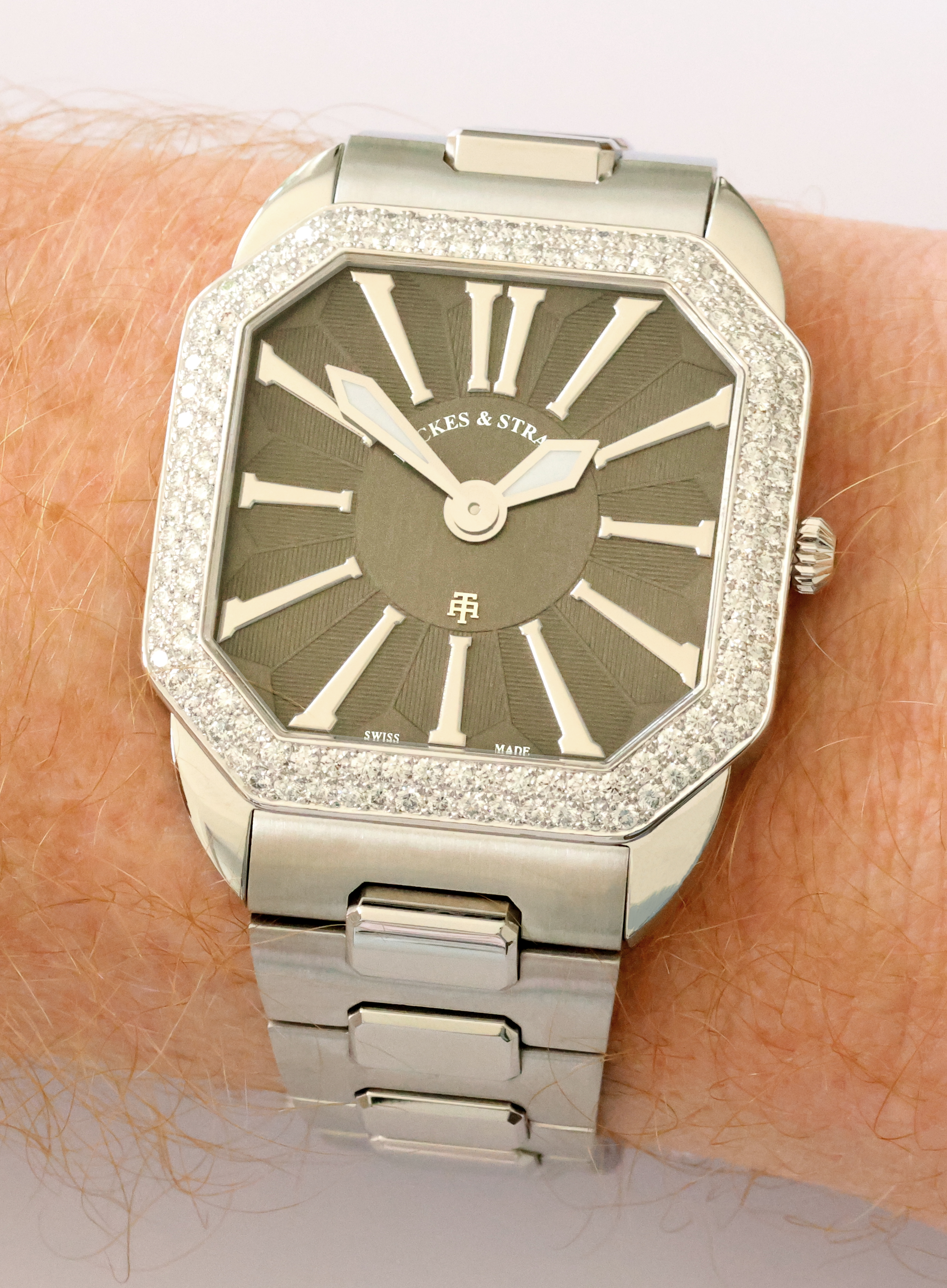 Backes & Strauss x About Timepieces W1 Anthracite On the Wrist Backes & Strauss x About Timepieces W1 Anthracite On the Wrist